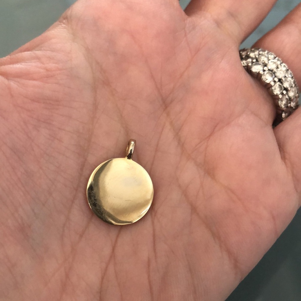 Amelia Rose "A" ROUND CHARM GOLD - Picture 5 of 6
